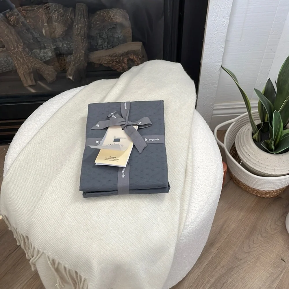 NWT West Elm organic Cotton Diamond Crinkle king shams in charcoal grey